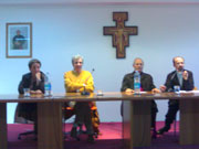 Tavolo del convegno: il Vescovo Scotti, don Gigino Primiano e i Sigg. Giuseppe e Maria Rita Leone